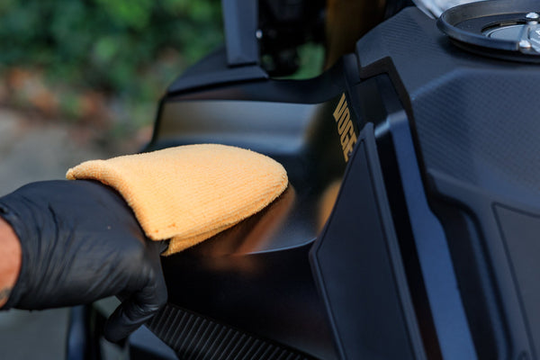 Cire, scellant ou céramique : quelle protection pour une moto ?