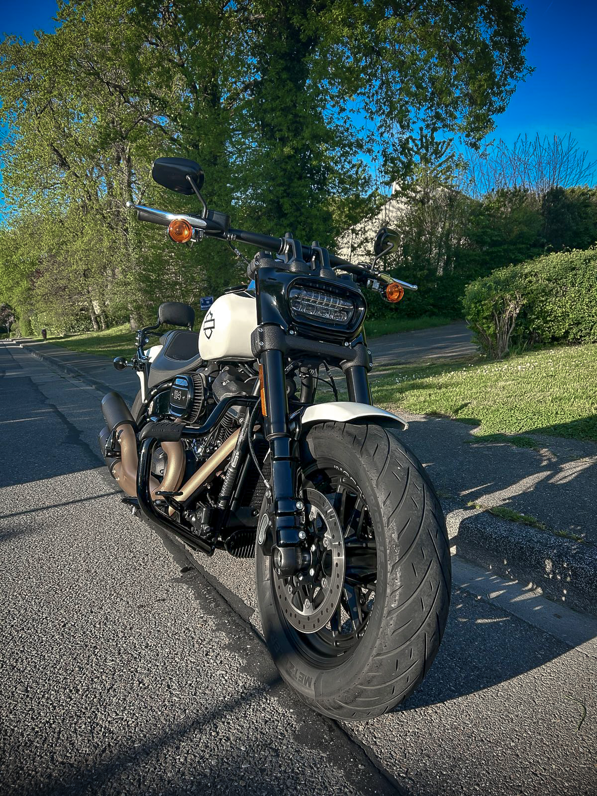 Harley-Davidson Fat Bob : chrome, peinture et moteur à nu