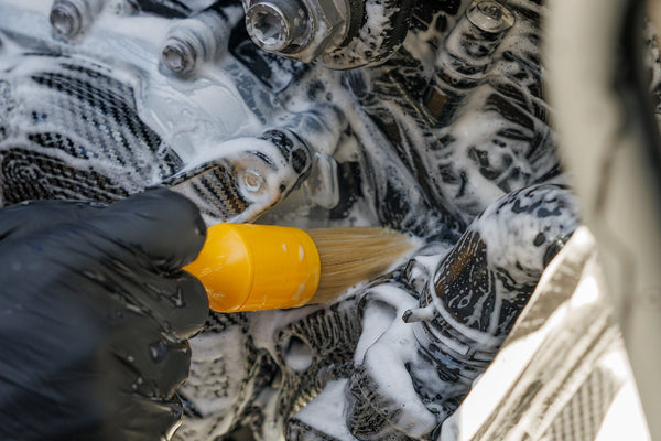 Lavage ou detailing moto : quelle est vraiment la différence ?