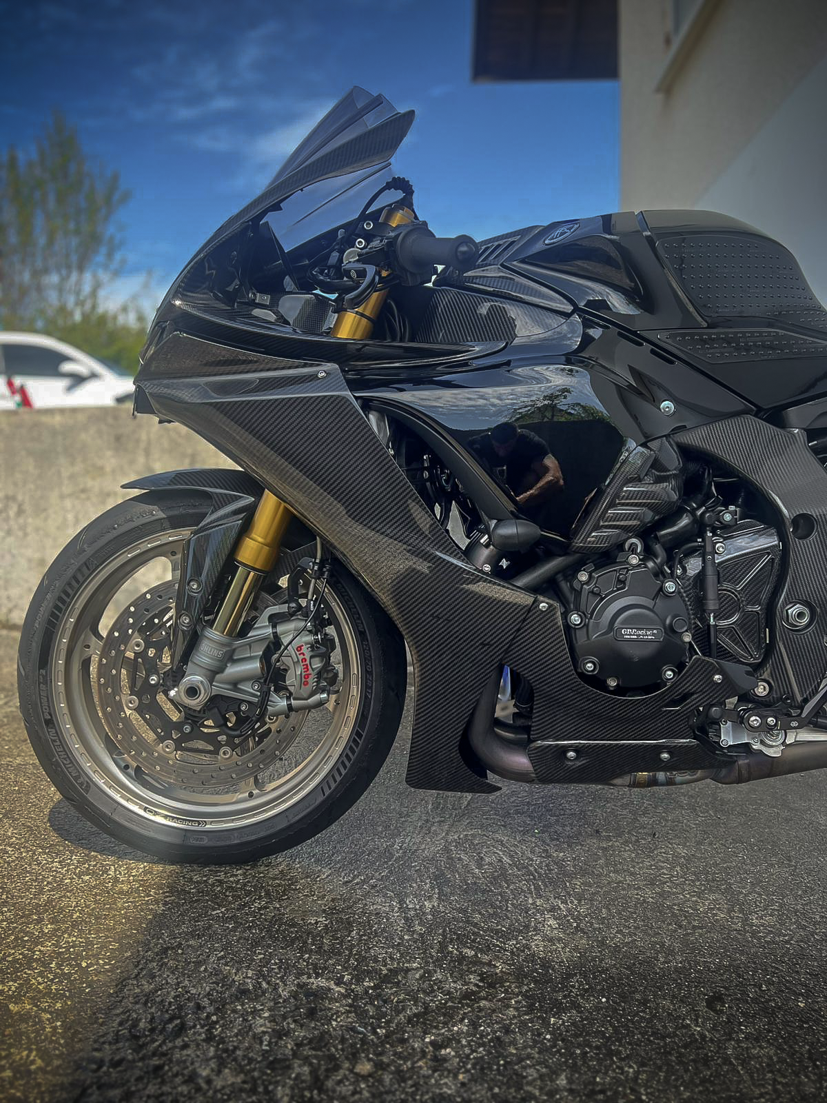Yamaha R1 full carbone : un soin chirurgical