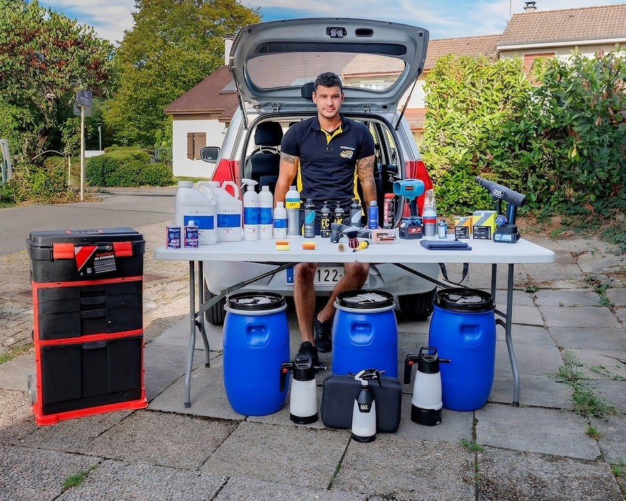 Atelier mobile Detailing Moto : cuve d'eau filtrée et produits professionnels